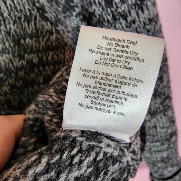 Aritzia TNA lambswool zip sweater - Picture 7 of 8